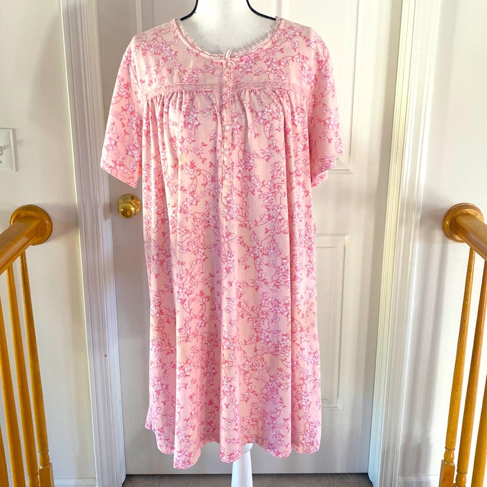 02:06 - 3/$25 Bundle Only PINK K floral night gown - Picture 1 of 15
